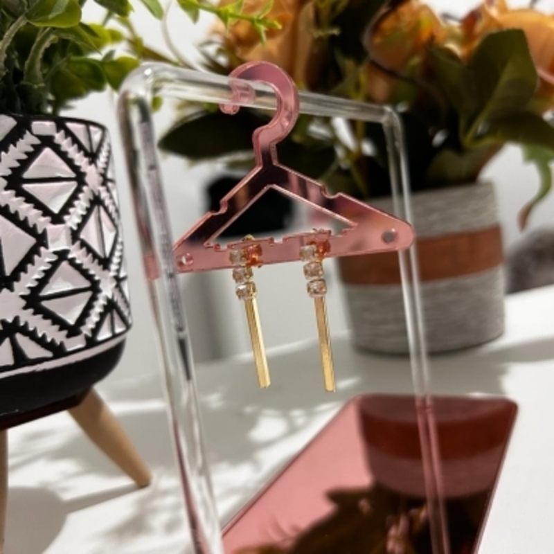 Brinco Três Pontos de Zircônia com Pendente Palito Banhado a Ouro 18k