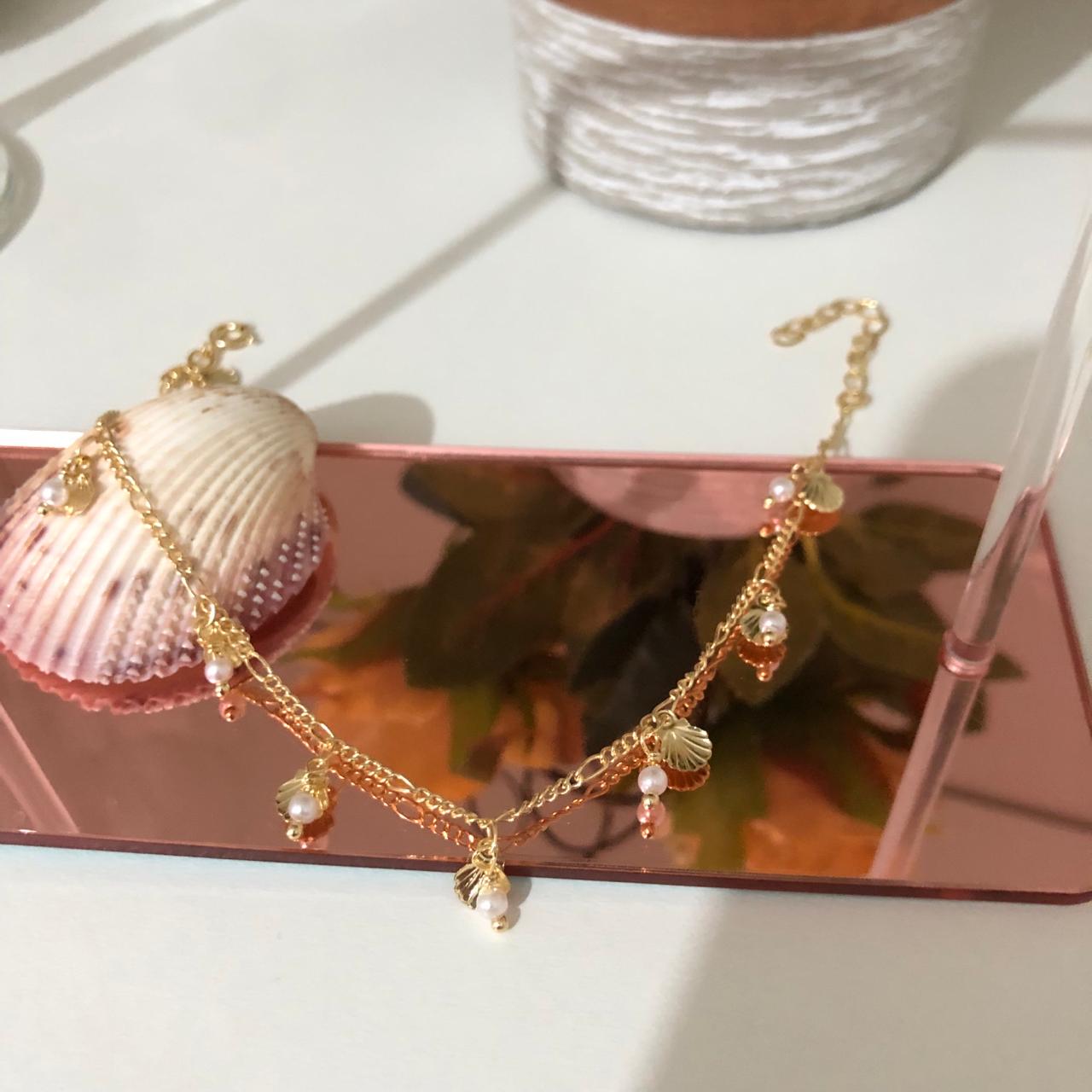 Tornozeleira Conchinhas com Pérolas 22cm + 5cm Extensor Banhado a Ouro 18k