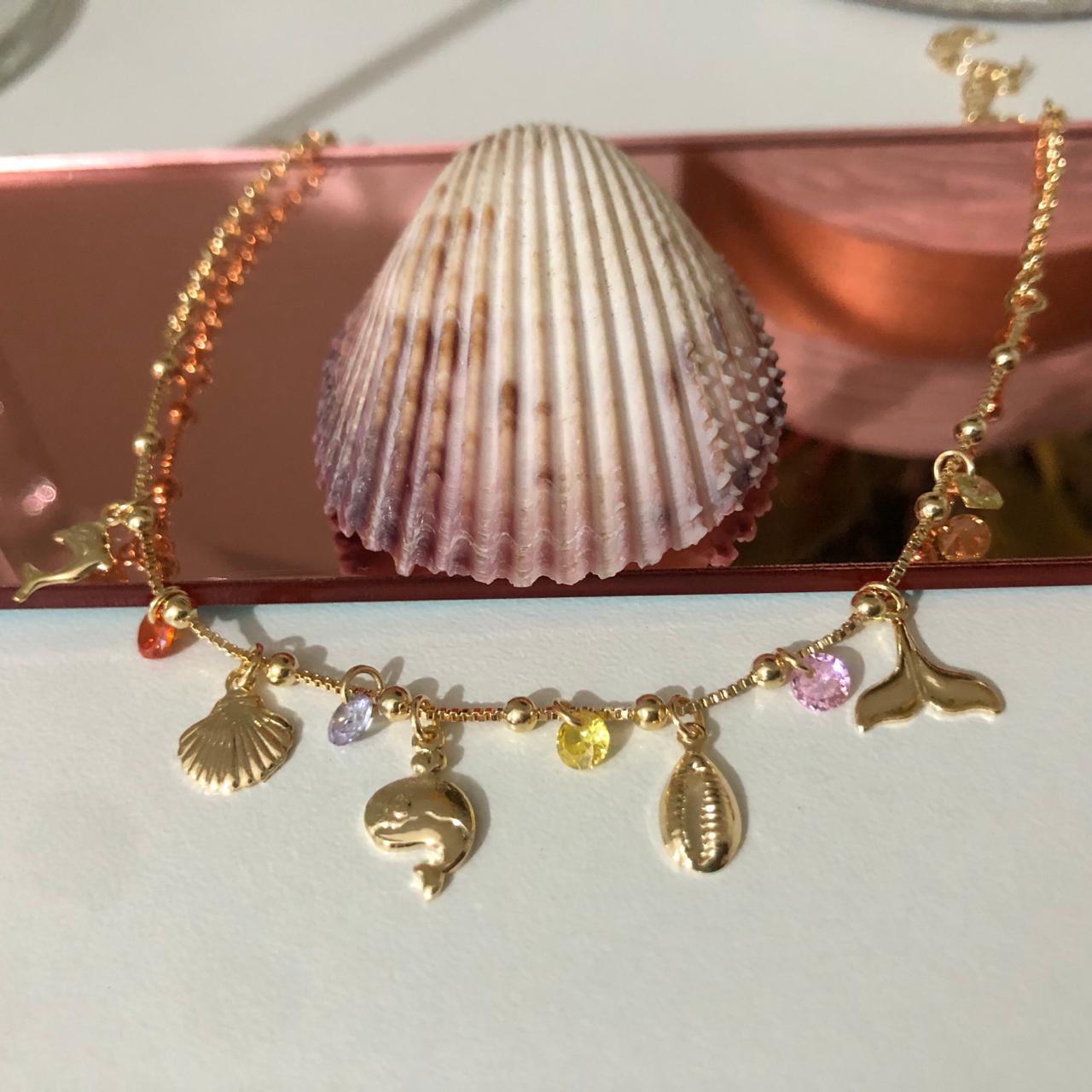 Tornozeleira Mar com Cristais Coloridos 21cm + 5cm Extensor Banhado a Ouro 18k