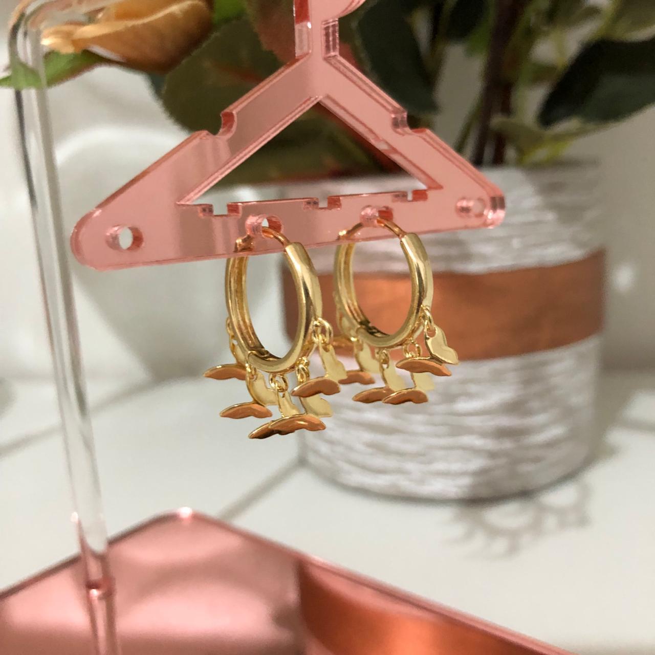 Brinco Argolinha com Pingentes Borboleta Banhado a Ouro 18k