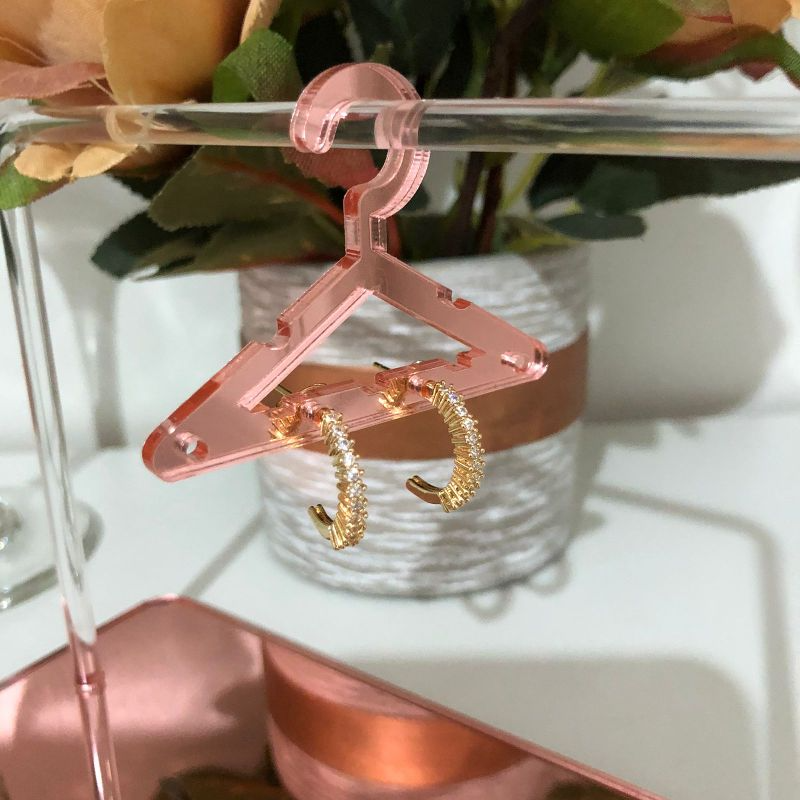 Brinco Meia Argolinha Cravejada em Zircônias Banhada a Ouro 18k