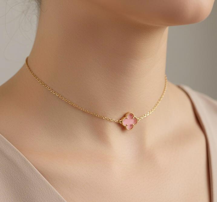 Choker Trevo Rosa Transparente 35cm + 10cm Banhado a Ouro 18k