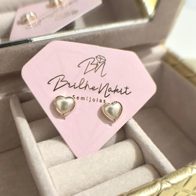 Brinco Pérola em Formato Coração P Banhado a Ouro 18k