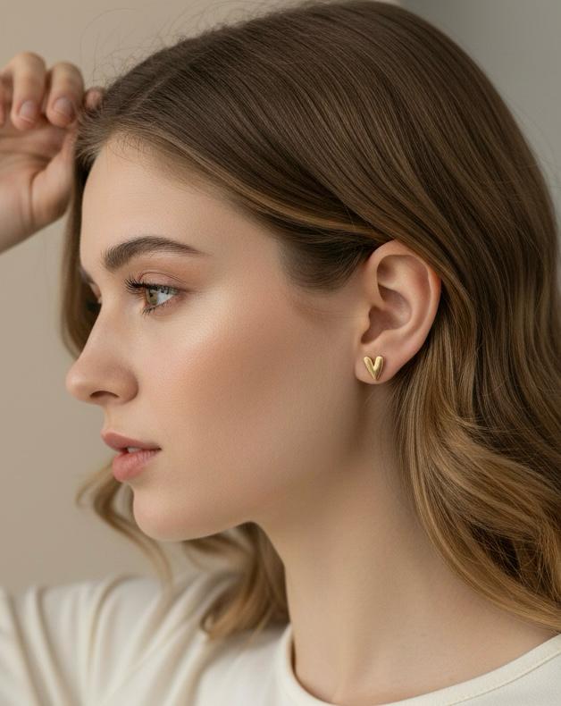 Brinco Coração Esticadinho Liso  Banhado a Ouro 18k