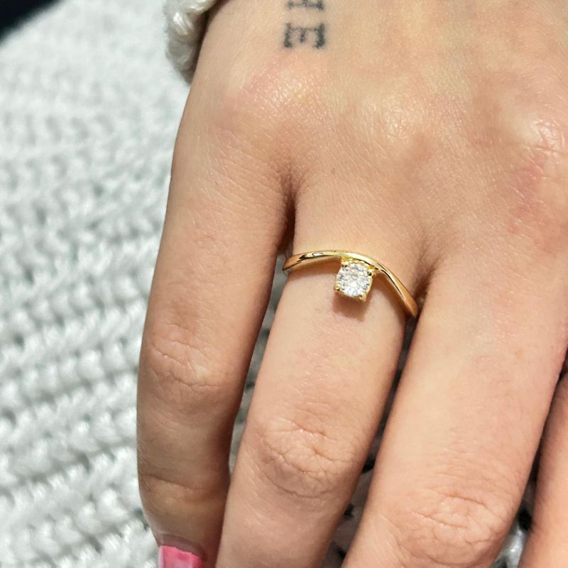 Anel com Pedra de Zircônia Banhado a Ouro 18k