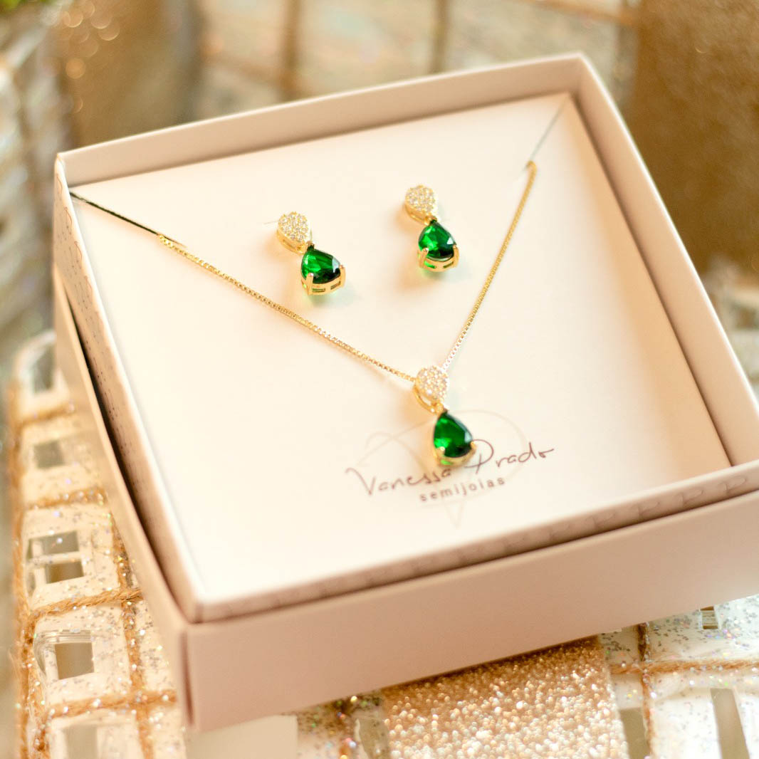 Conjunto Colar e Brinco Gota Cravejada e Gota Verde Banhado a Ouro 18k