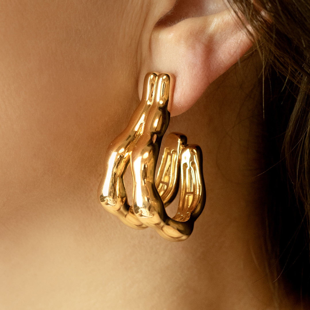 Brinco Orgânico Liso Banhado a Ouro 18k