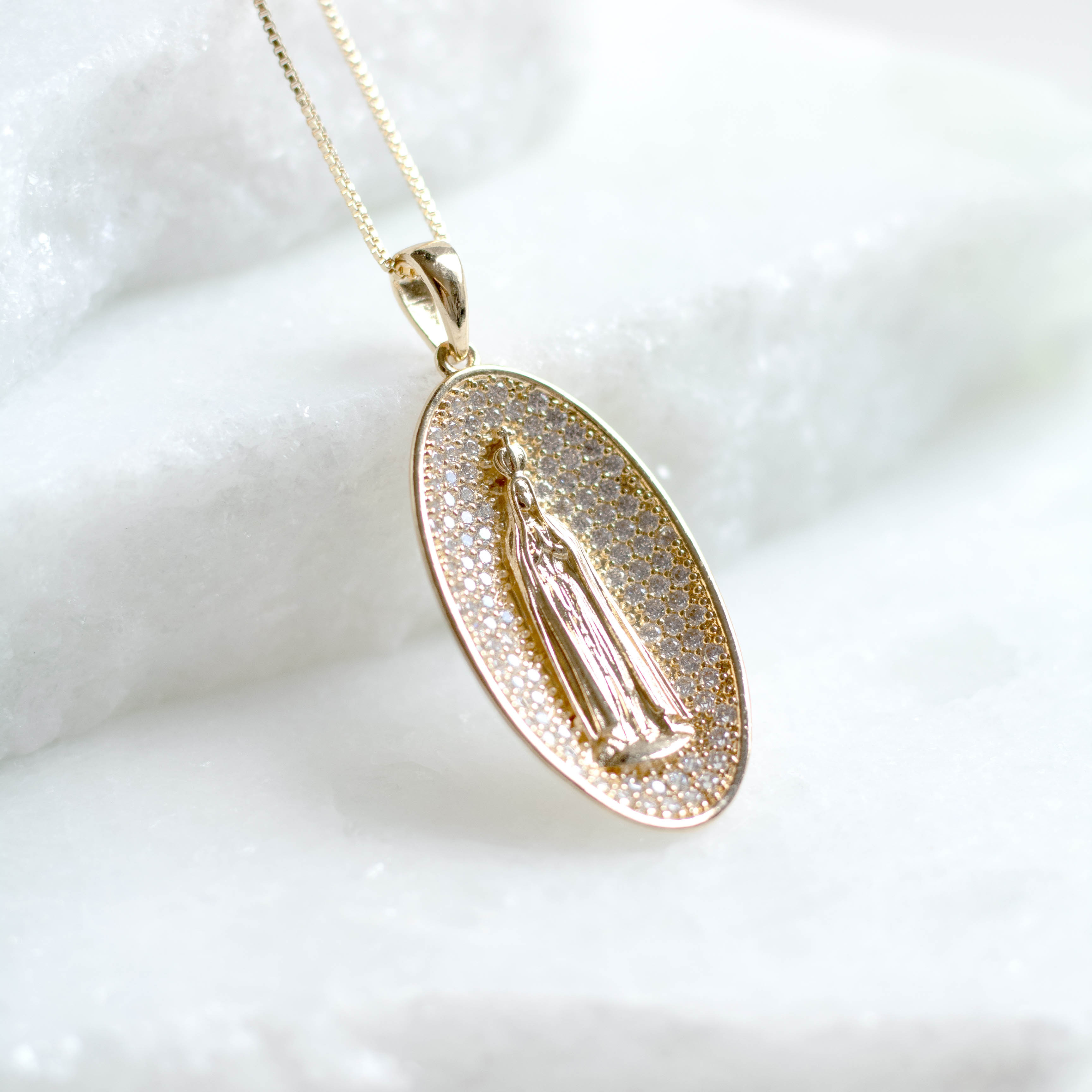 Colar Nossa Senhora de Fátima Cravejada Banhada a Ouro 18k