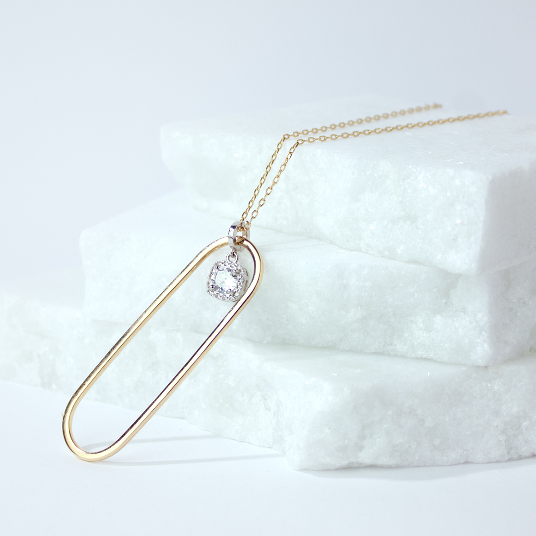 Colar Dois Banhos aro Oval Liso Pingente Quadrado com Zircônias Banhado a Ouro 18k