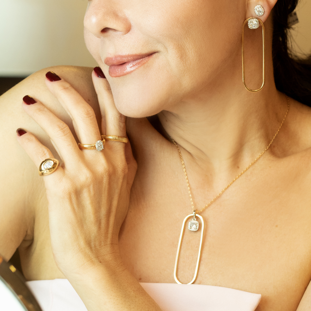 Colar Dois Banhos aro Oval Liso Pingente Quadrado com Zircônias Banhado a Ouro 18k