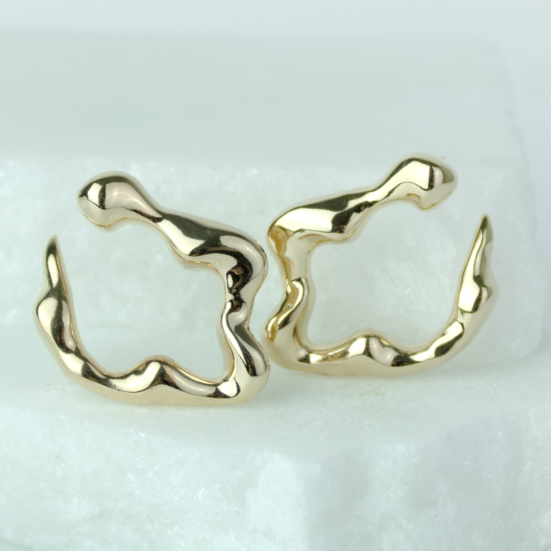 Brinco Orgânico Vazado Banhado a Ouro 18k