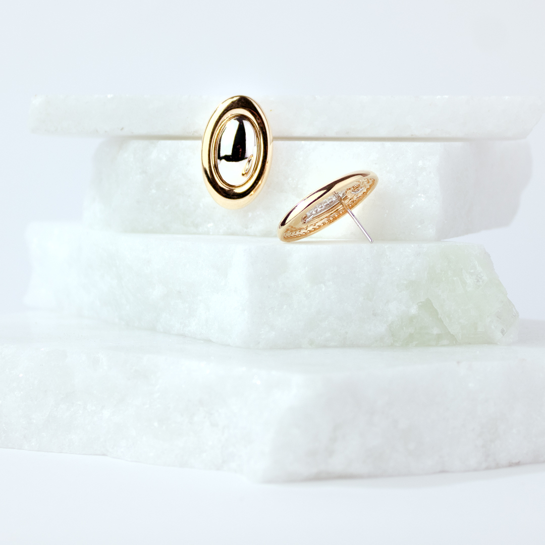 Brinco Oval Dois Banhos  Banhado a Ouro 18k