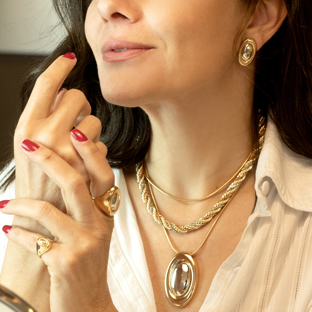 Brinco Oval Dois Banhos  Banhado a Ouro 18k