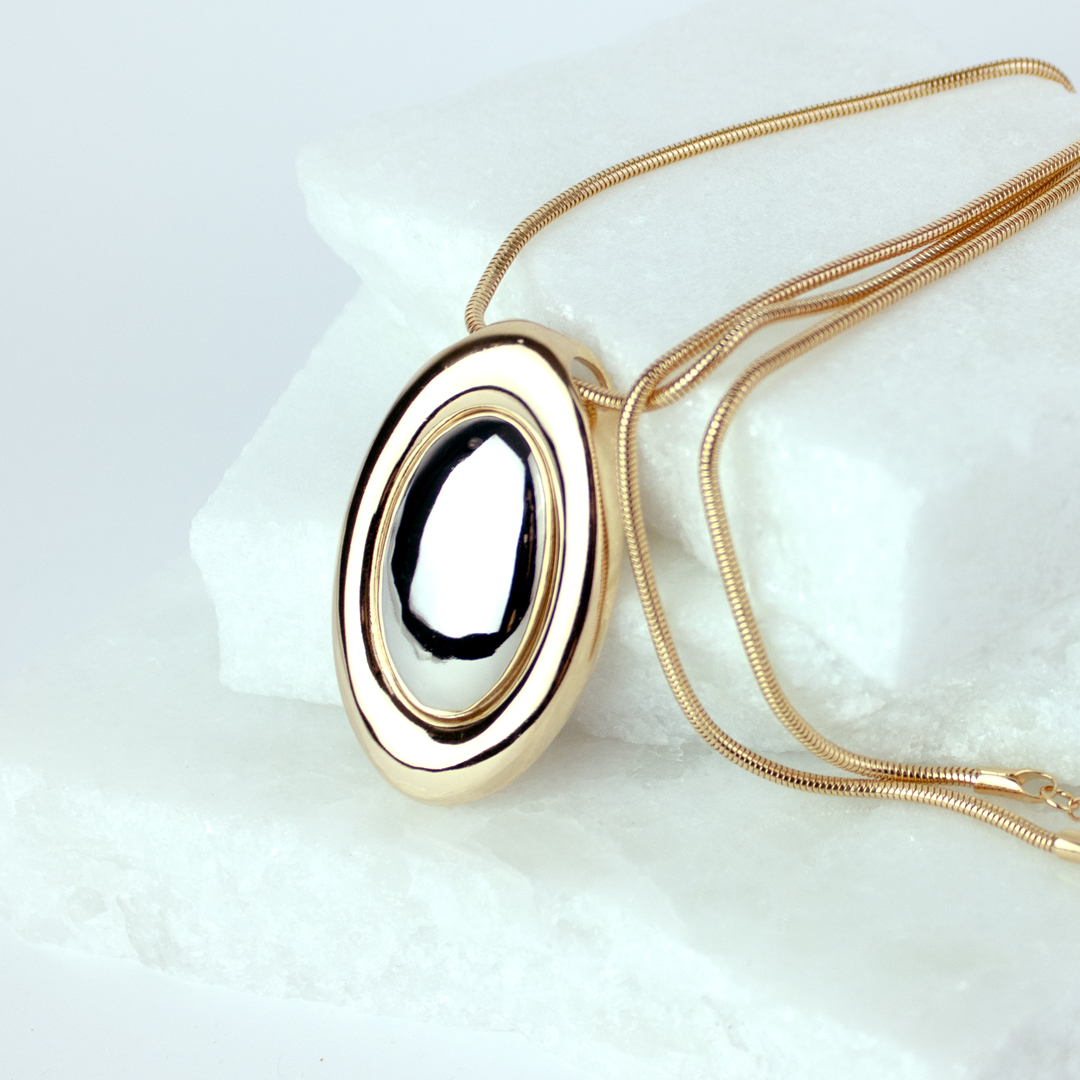 Colar Snake Pingente Oval dois Banhos Banhado a Ouro 18k