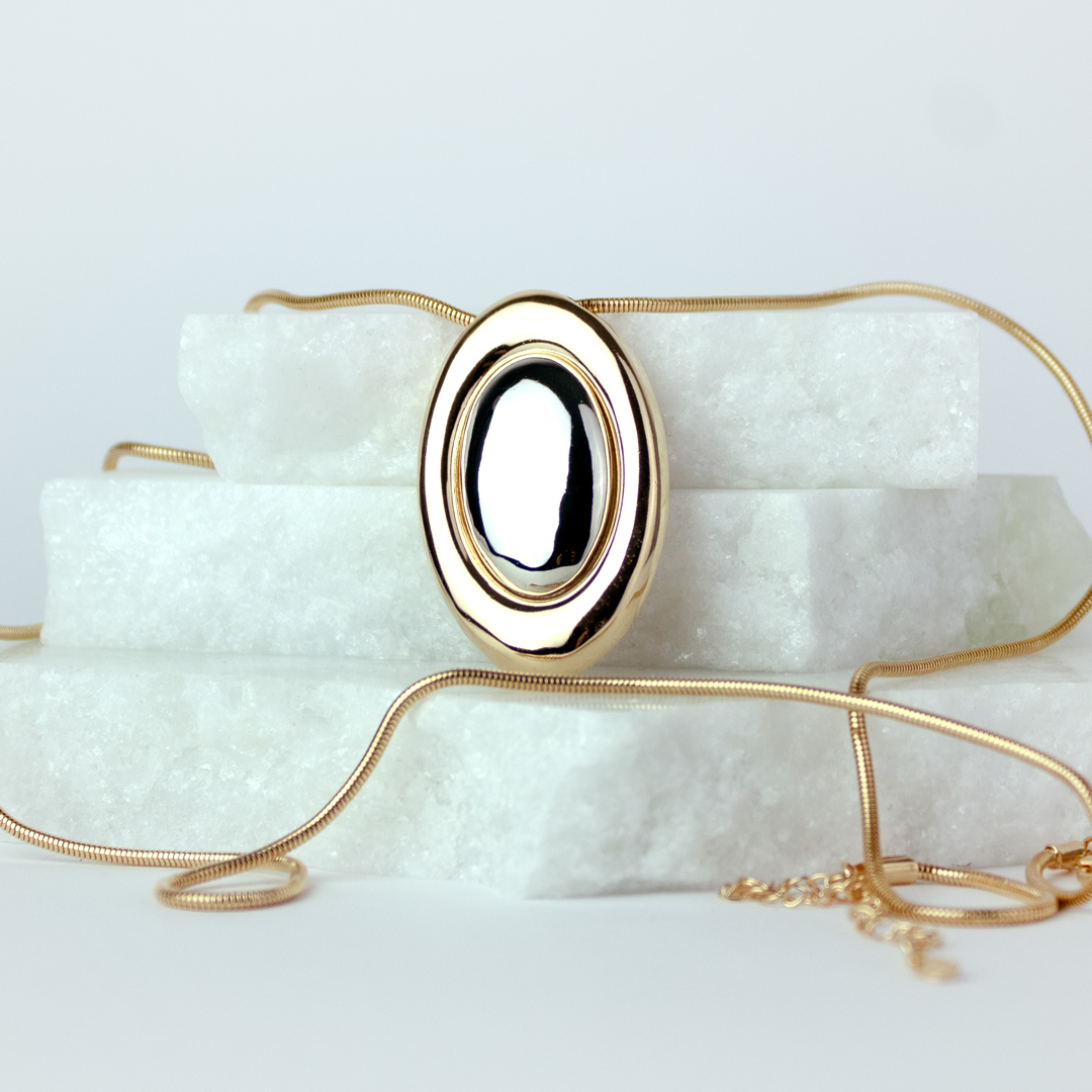 Colar Snake Pingente Oval dois Banhos Banhado a Ouro 18k