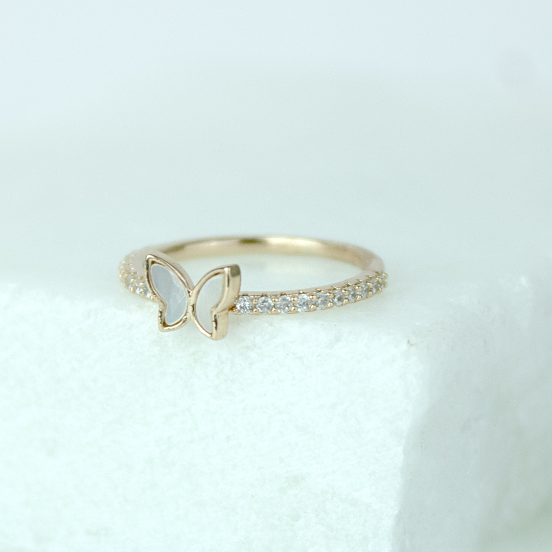 Anel Boboleta de Madrepérola com Zircônias Banhado a Ouro 18k