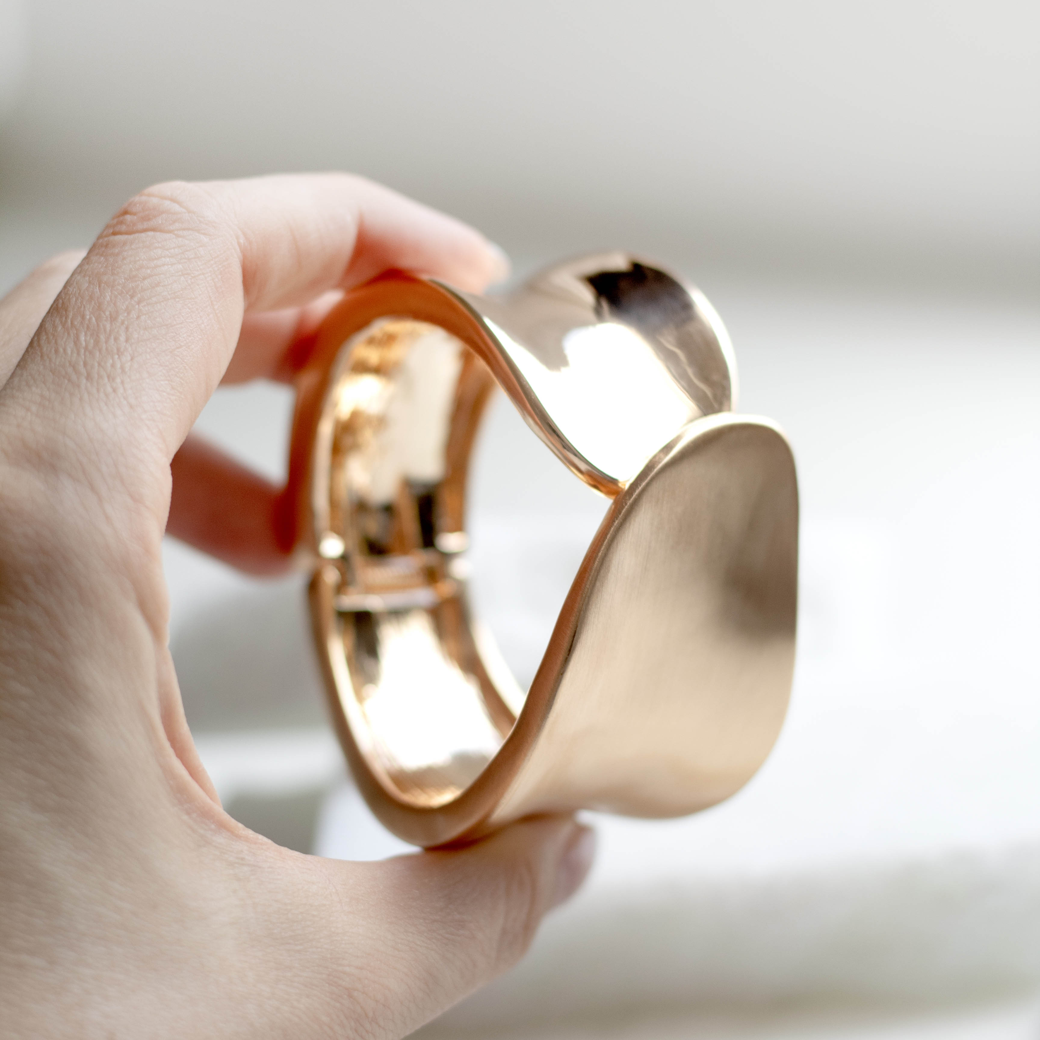 Bracelete liso e acetinado Banhado a Ouro 18k