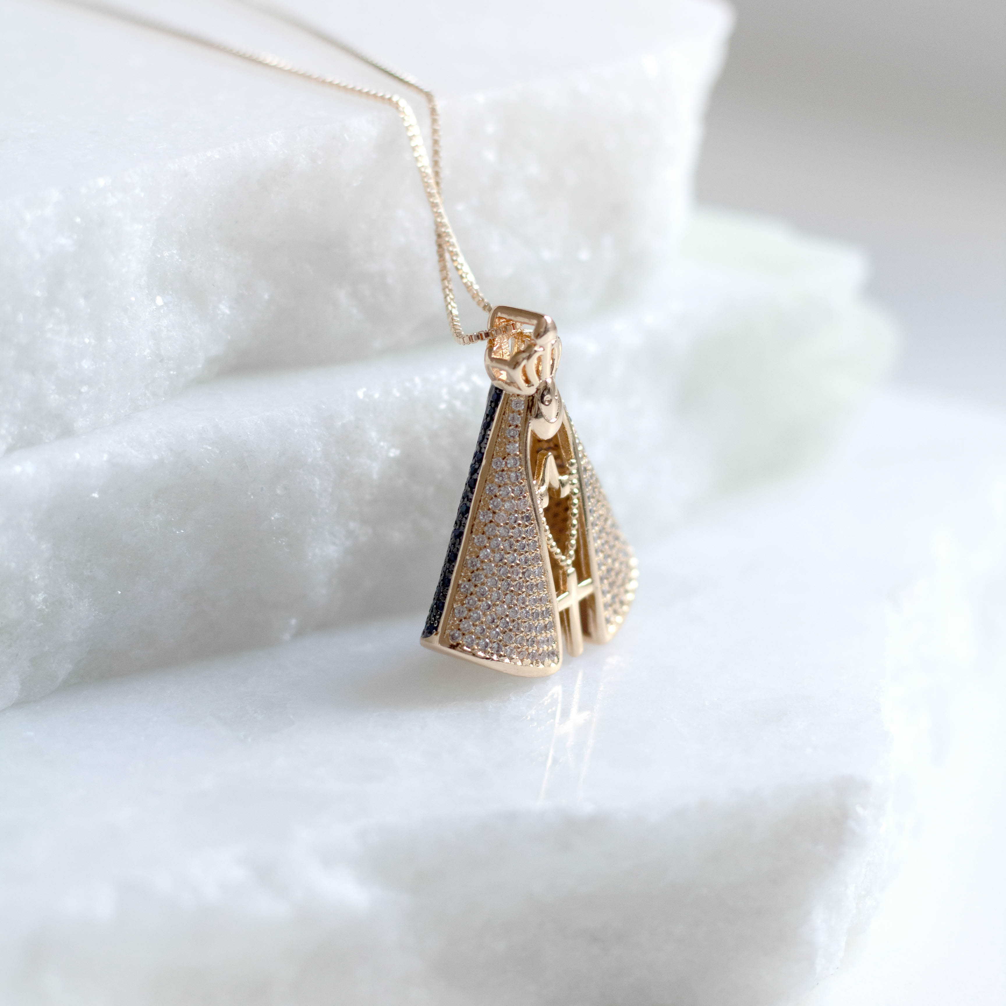 Colar Nossa Senhora Dupla Face Cravejada Banhada a Ouro 18k