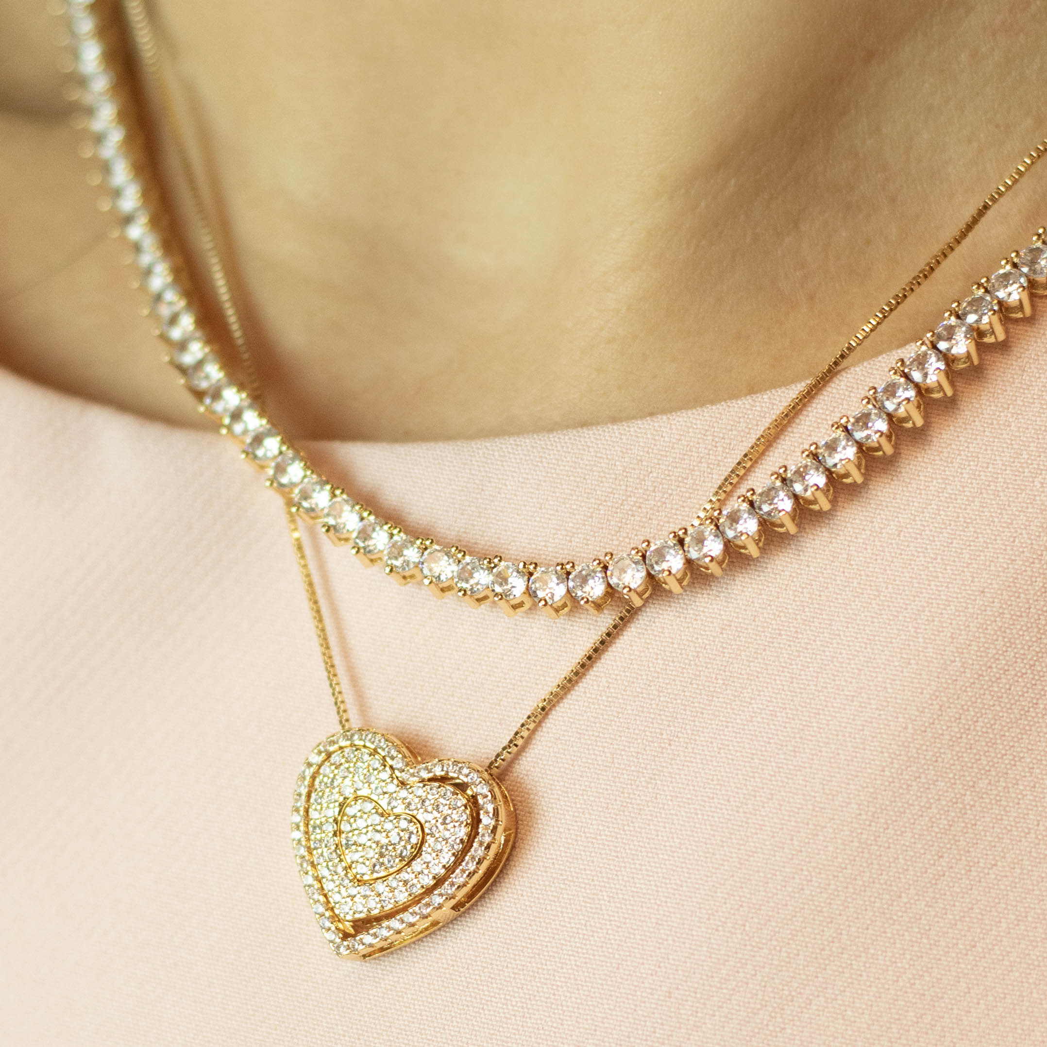 Colar 3 Corações Cravejados Banhado a Ouro 18k