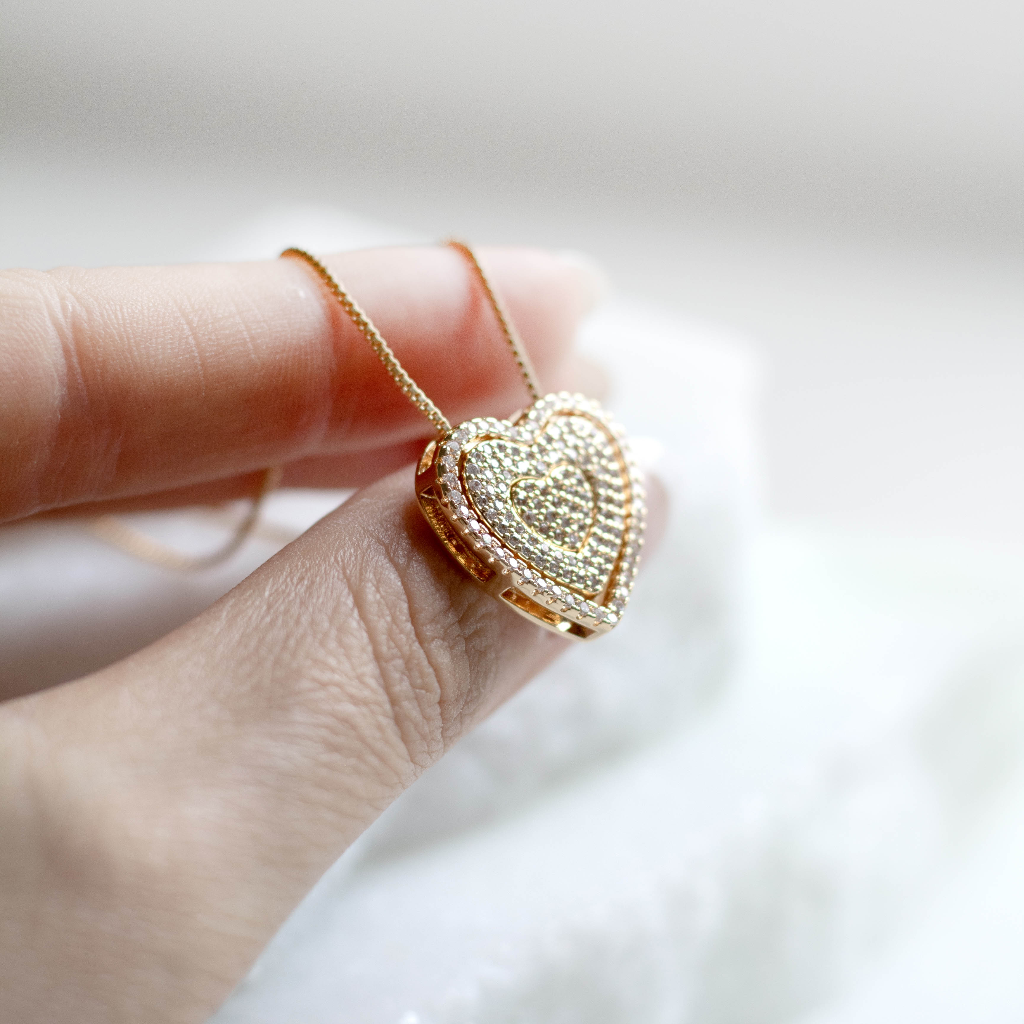 Colar 3 Corações Cravejados Banhado a Ouro 18k