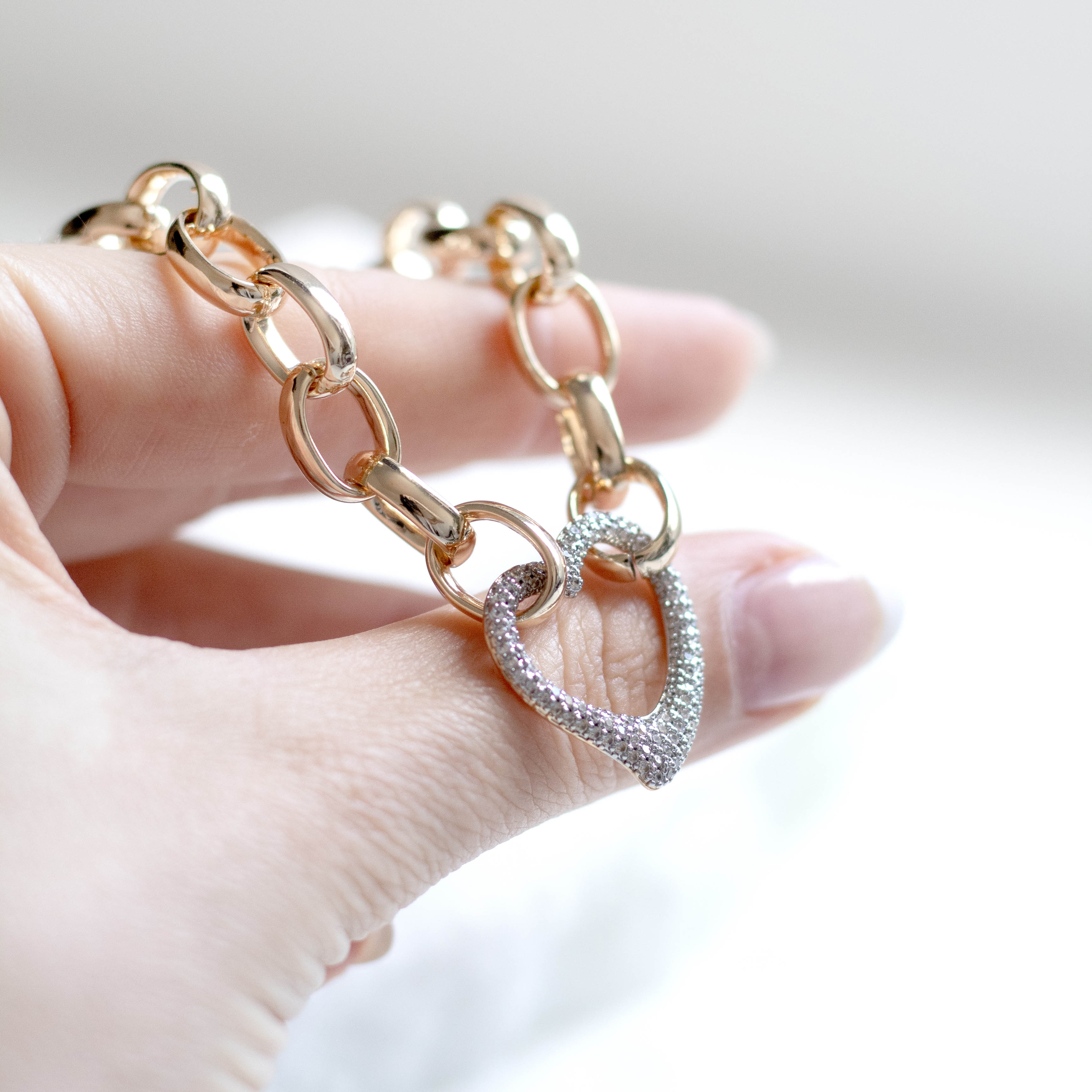 Colar Elos Ovais com Coração Cravejado Banhado a Ouro 18k