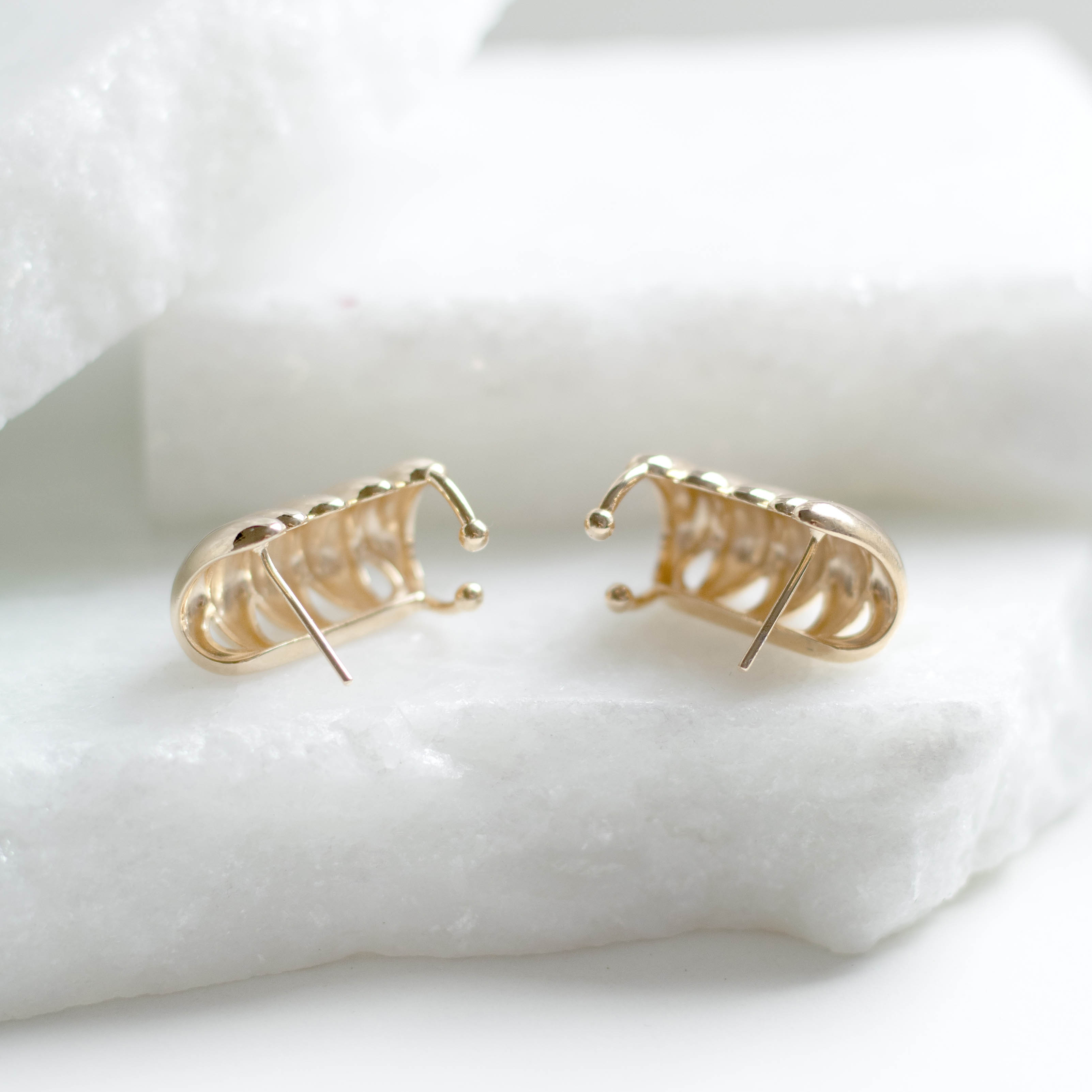 Brinco Ear Cuff Bojudo 5 Gomos Banhado a Ouro 18k