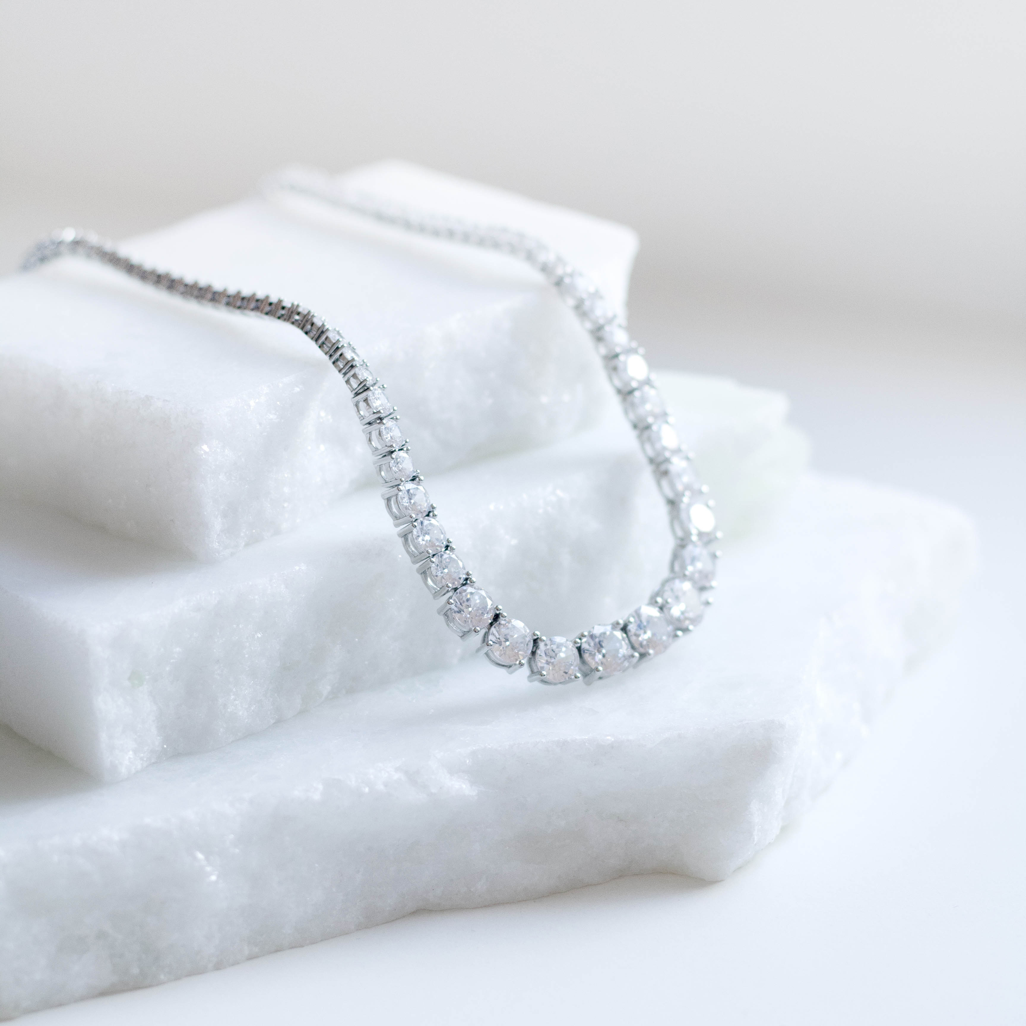 Colar Riviera Degrade Banhado no Ouro Branco