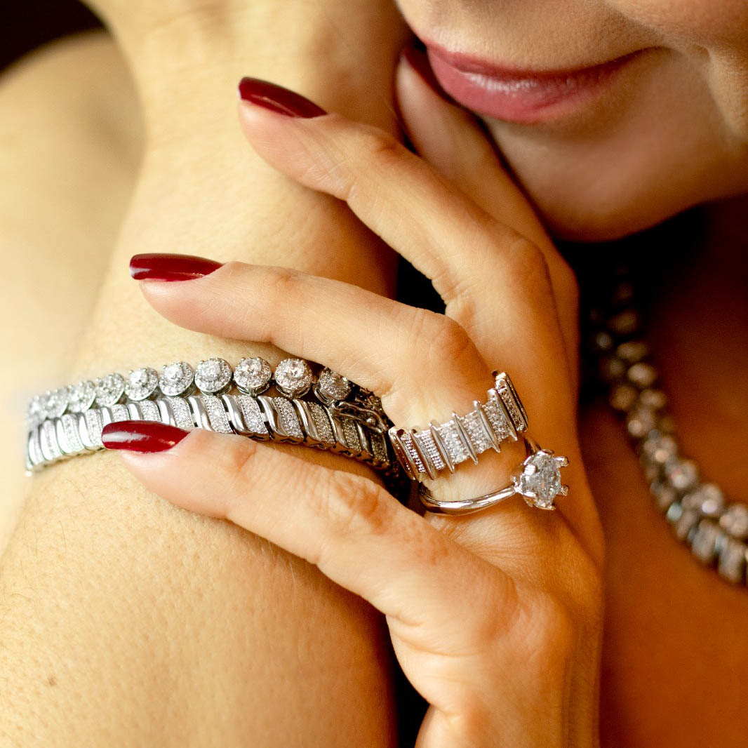 Pulseira Escamas Lisa e Cravejada Banhado a Ouro Branco