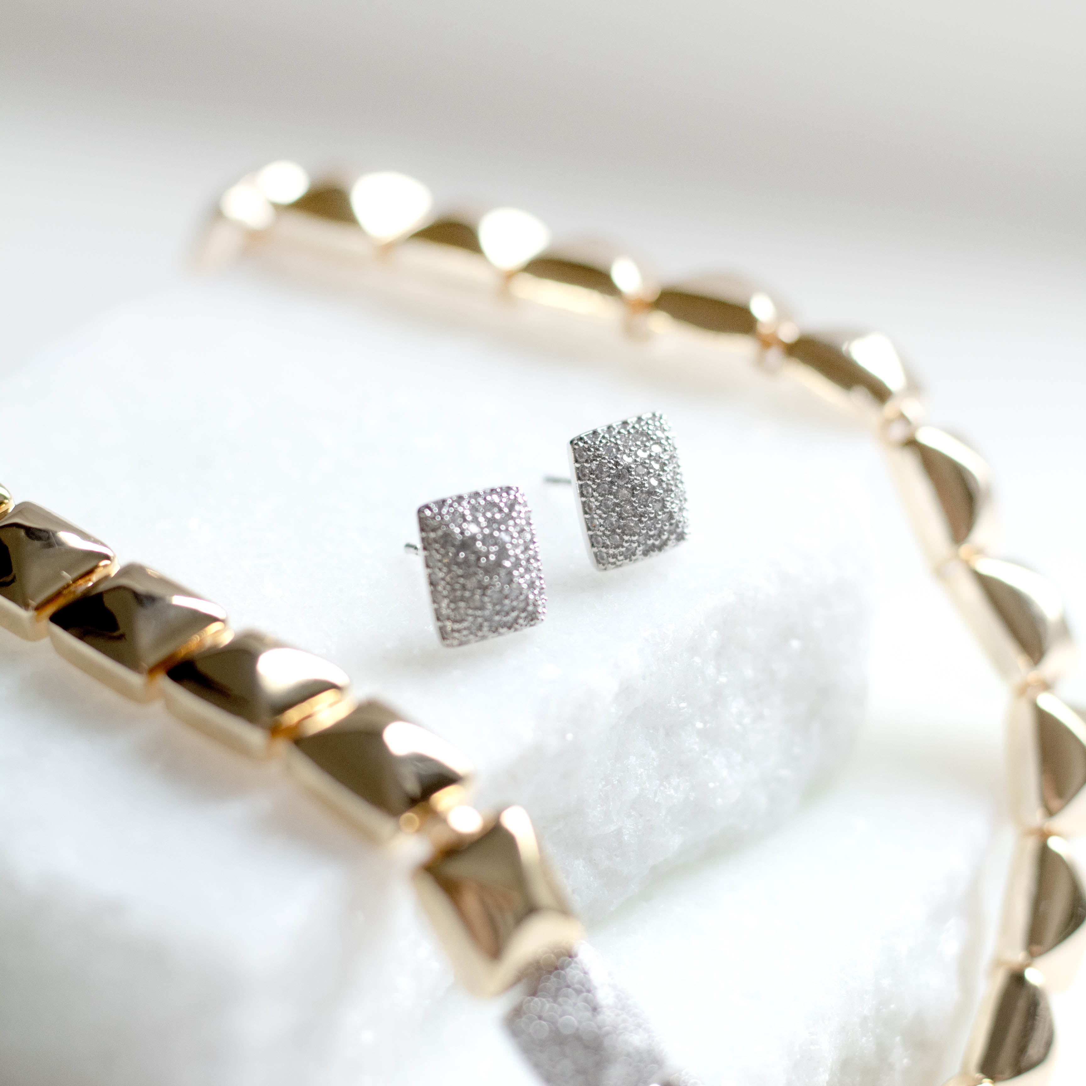 Conjunto Colar e Brinco Gomos Quadrados Lisos e Cravejados Banhado a Ouro 18k