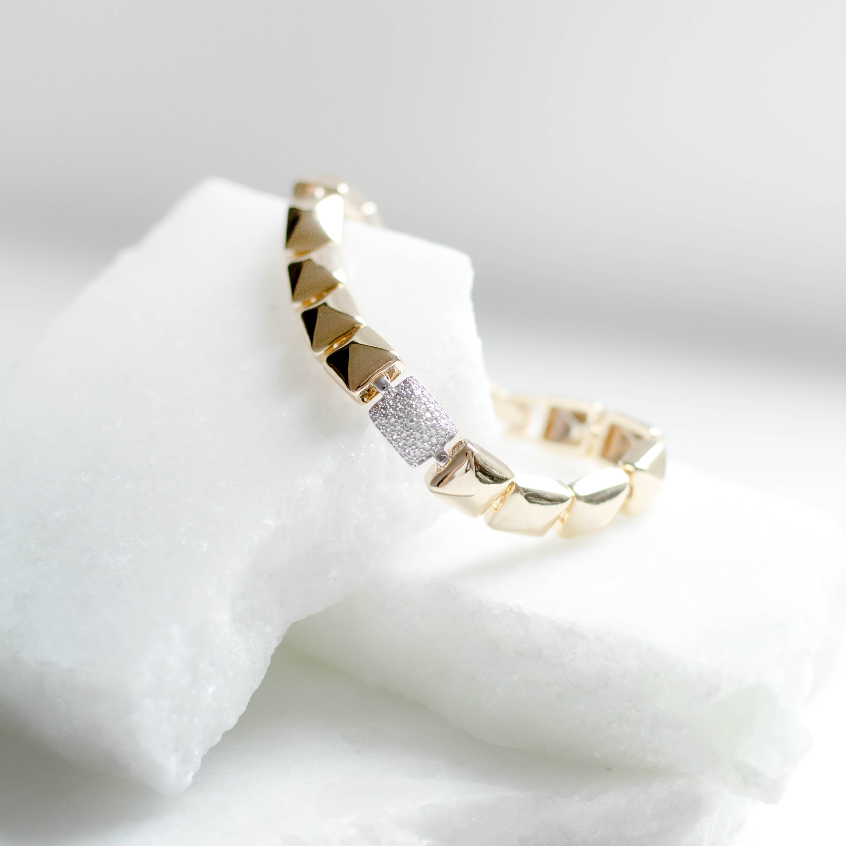 Pulseira Gomos Lisos banhado a Ouro 18k  e 1 cravejado no Ouro Branco