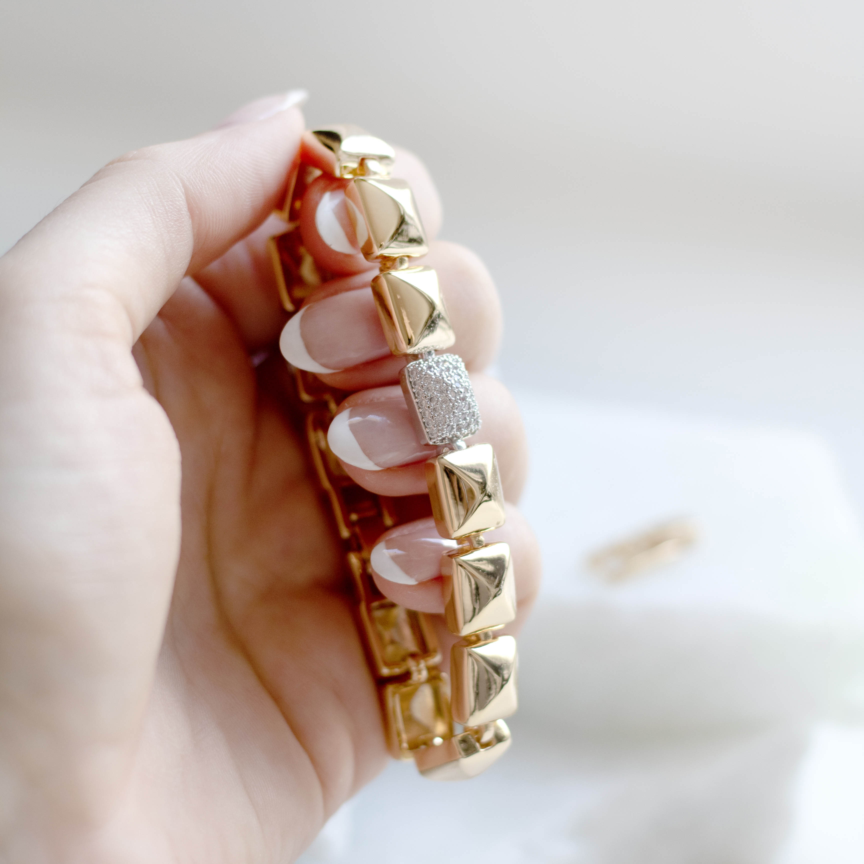 Pulseira Gomos Lisos banhado a Ouro 18k  e 1 cravejado no Ouro Branco