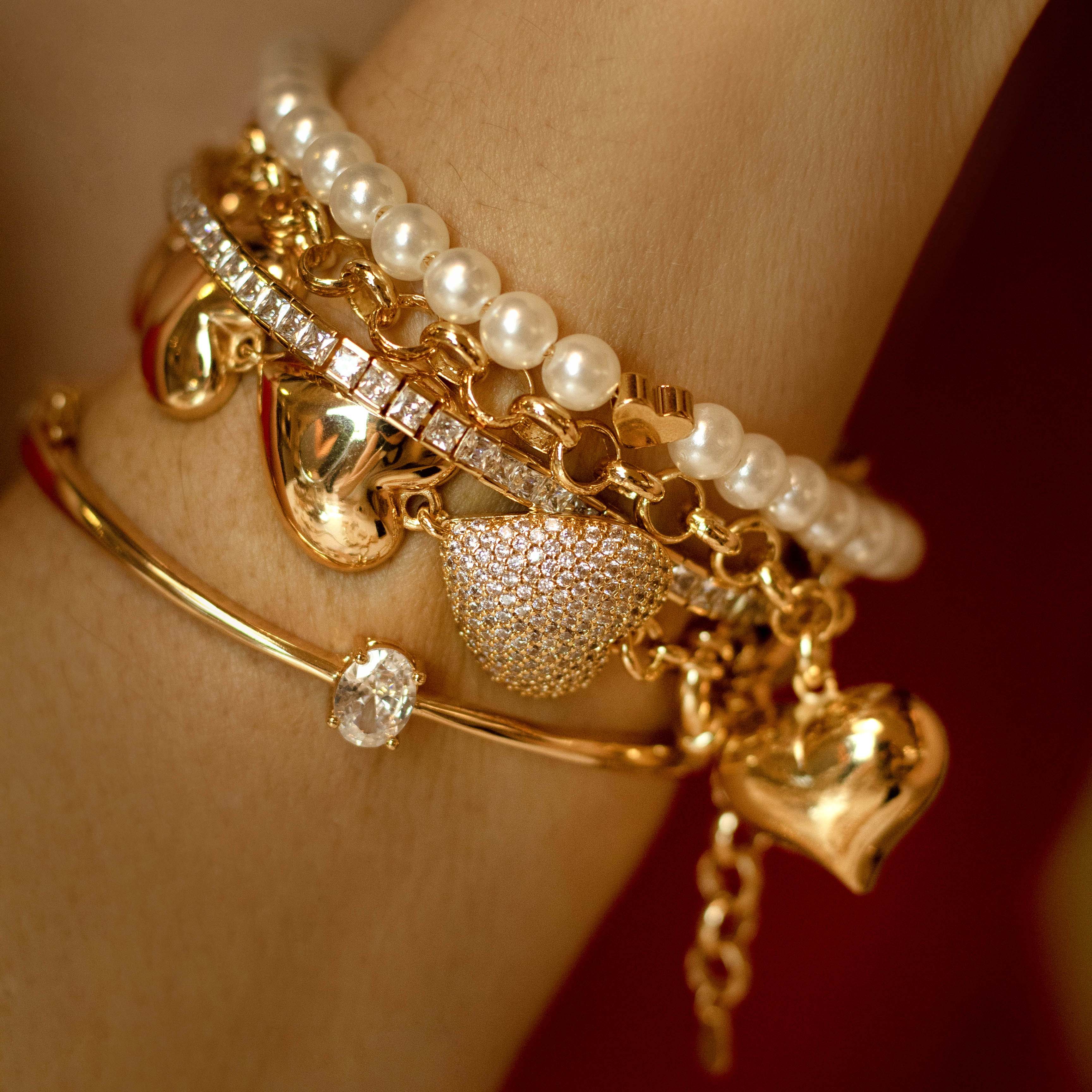 Bracelete Liso com Ponto de Luz Oval Banhado a Ouro 18k