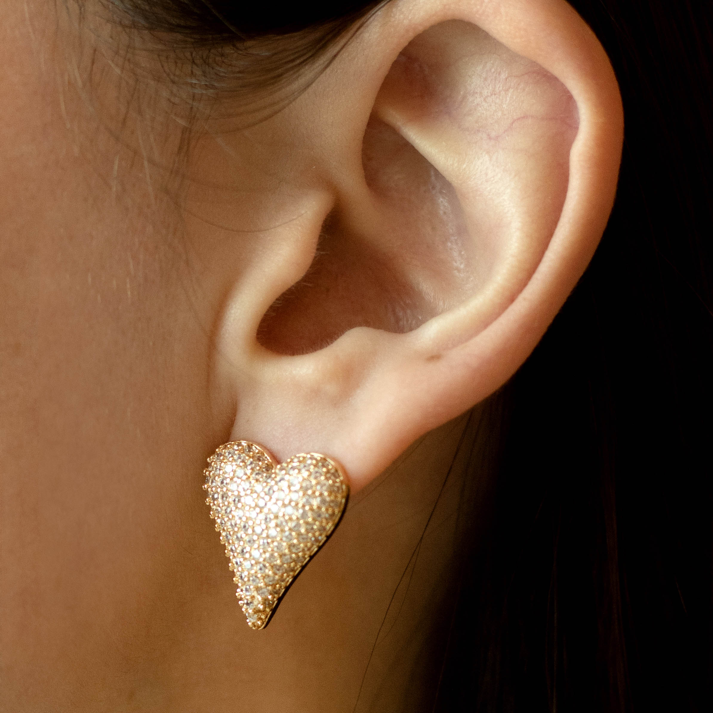 Brinco Coração Cravejado Bojudo Banhado a Ouro 18k