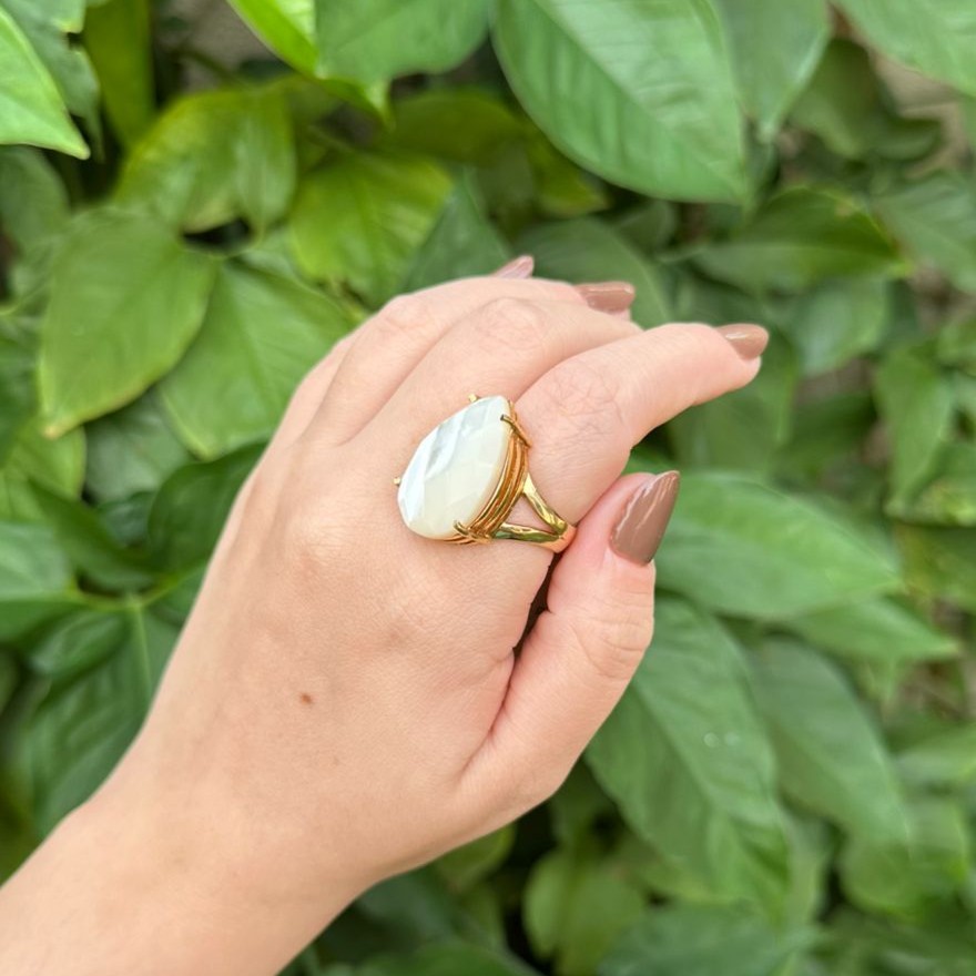 ANEL GOTA - MADREPEROLA - BANHO OURO 18K ANEL GOTA - MADREPEROLA - BANHO OURO 18K