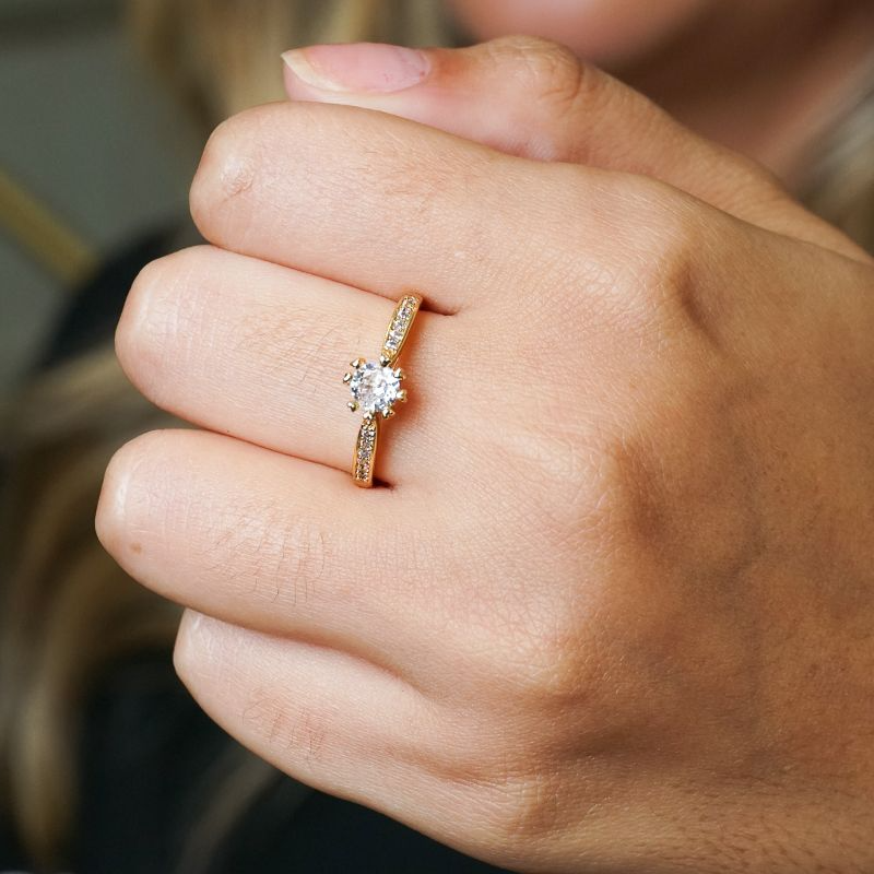 Anel Solitário Cravejado Lateral Zircônia Central 5mm