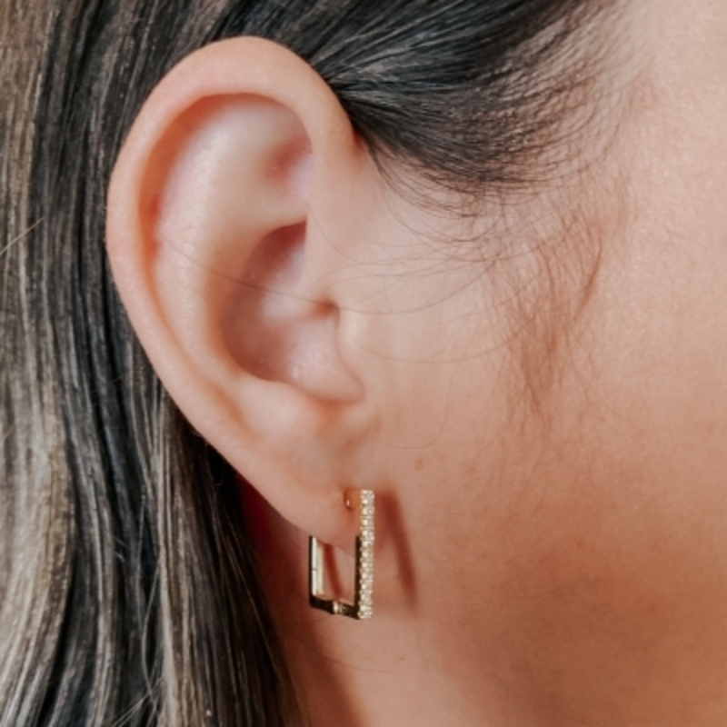 Brinco Retangular Cravejado G 20 mm