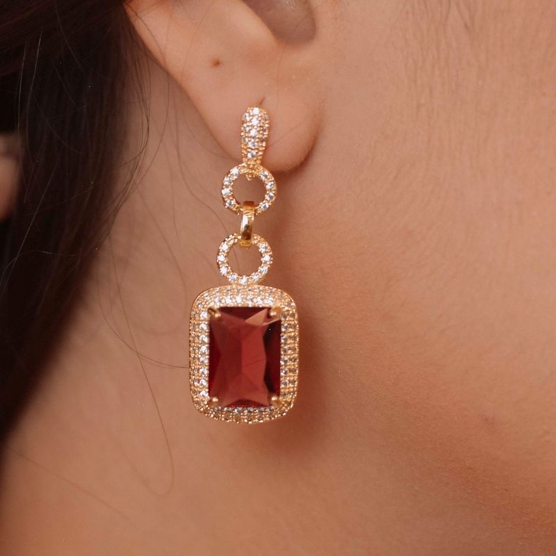 Brinco Luxo Retangular Rubi Contorno Cravejado