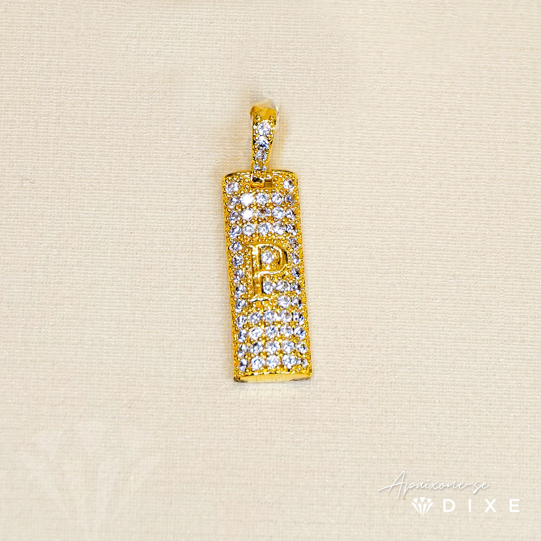 Pingente Letra cravejado microzirconia cristal/colorido retanguar