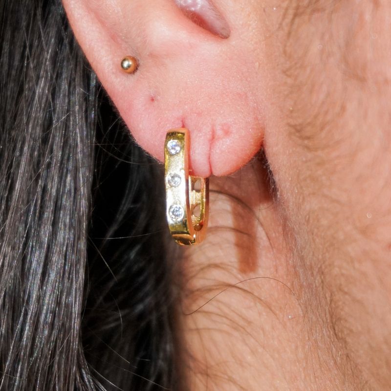 Brinco Argola Retangular Fio Quadrado 3 Zirconia 14 mm