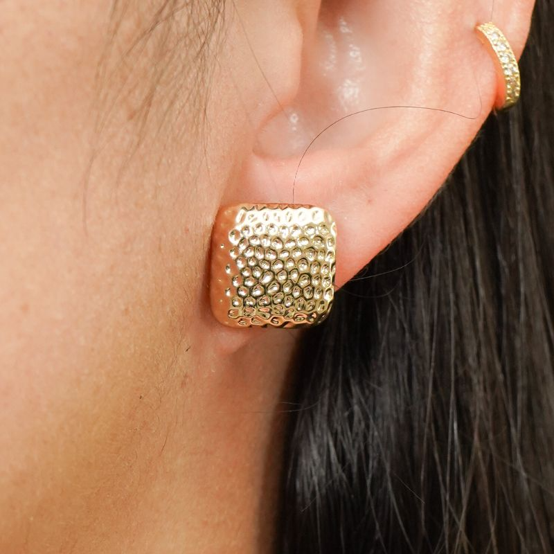 Brinco Quadrado Martelado 15x15