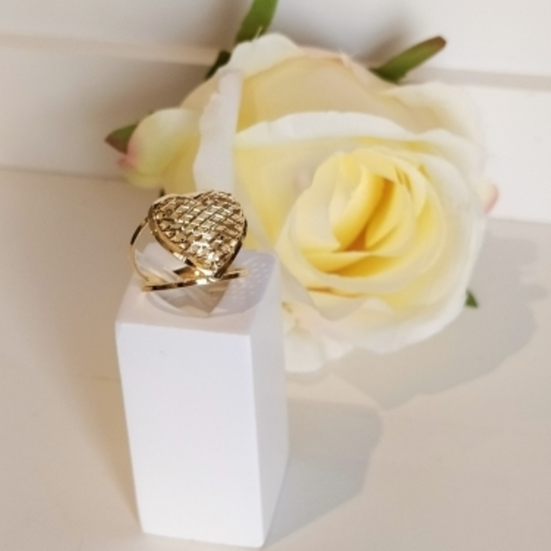 Anel  réplica diamantado coracao vazado torto