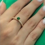 Anel Solitário zircônia central quadrada colorida aro microzircônia cristal