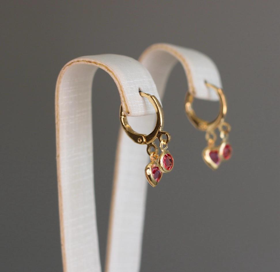Brinco argolinha articulada coração rosa + zirconia