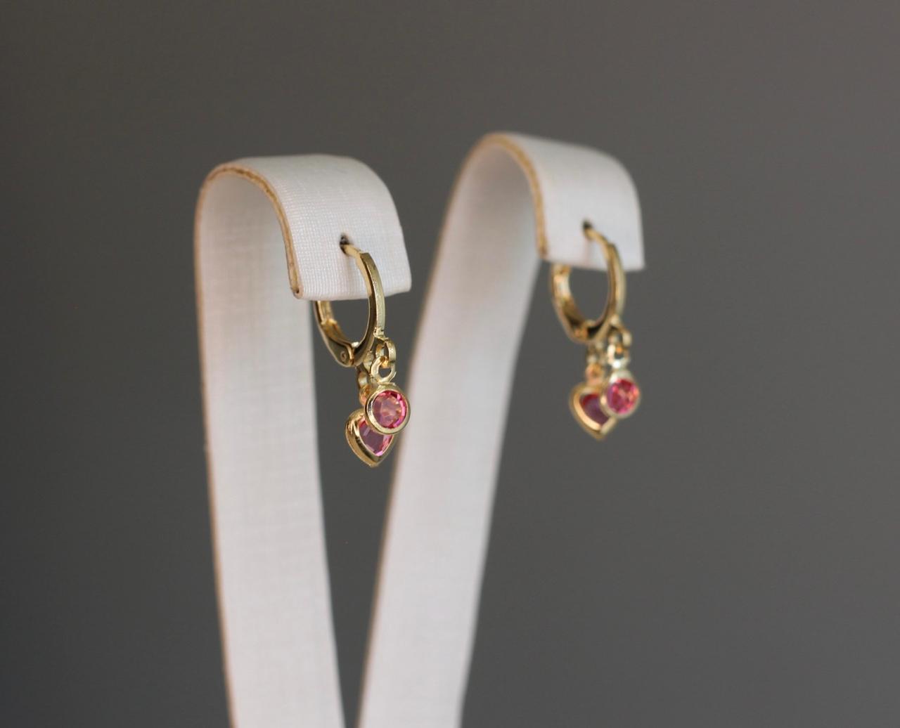 Brinco argolinha articulada coração rosa + zirconia
