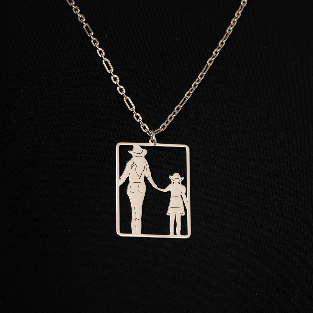 PINGENTE COWBOY FILHA MENINA- BANHADO A RÓDIO BRANCO