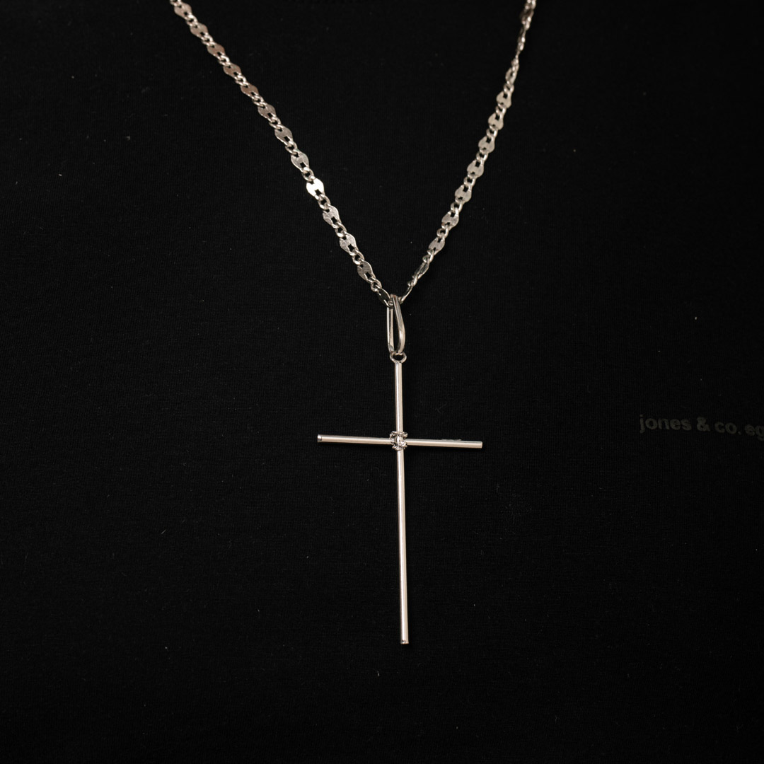 PINGENTE CRUZ LAÇADA GRANDE - BANHADO A RÓDIO BRANCO