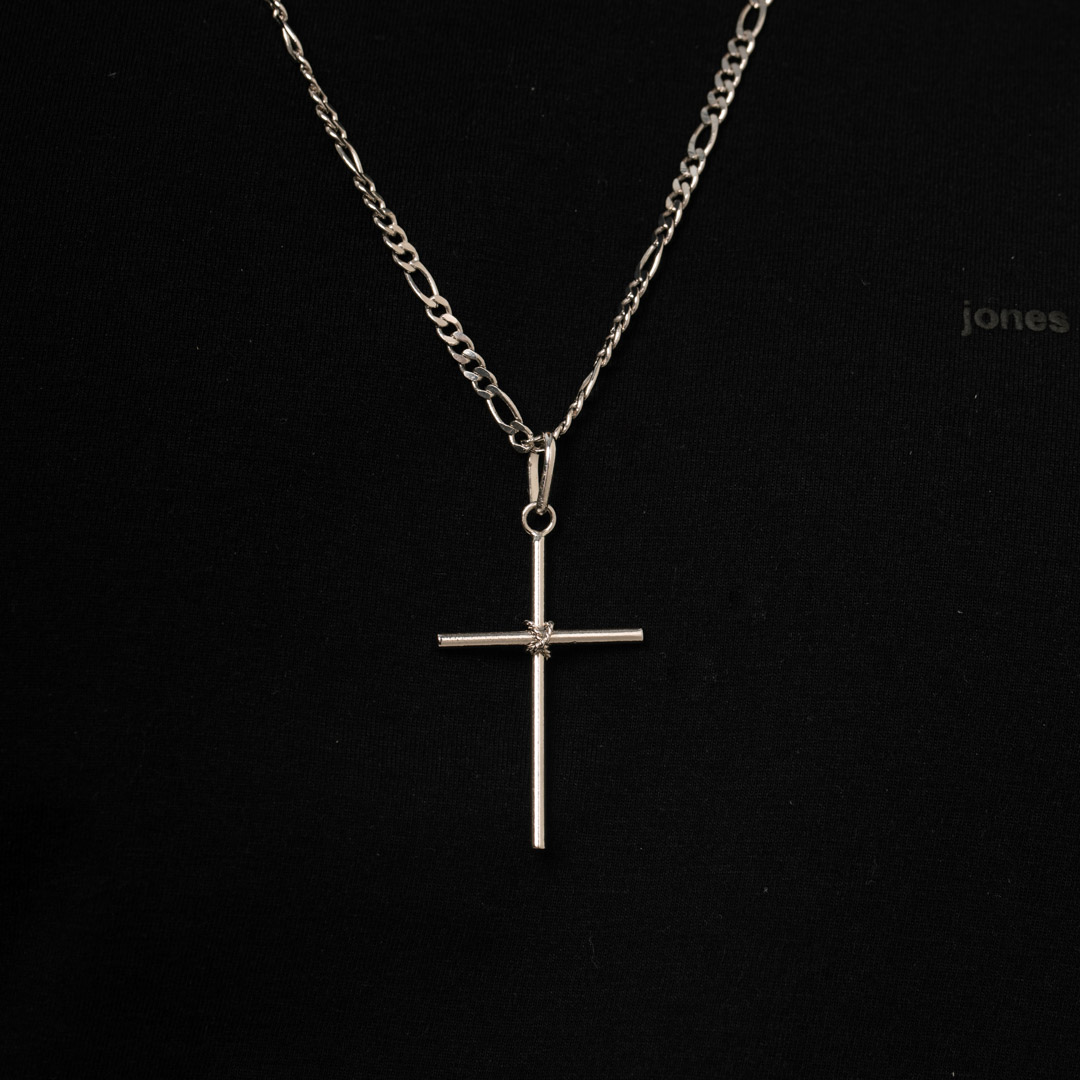 PINGENTE CRUZ PALITO LAÇADA MÉDIA- BANHADO A RÓDIO BRANCO