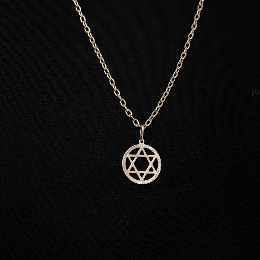 PINGENTE ESTRELA DE DAVI PEQUENO - BANHADO A RÓDIO BRANCO