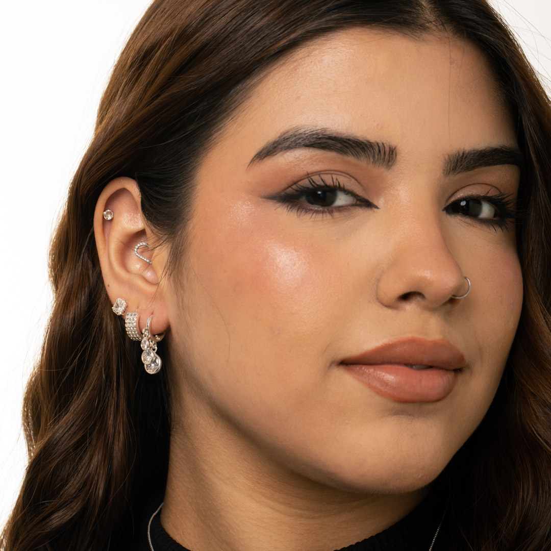 BRINCO ARGOLA COM PENDURICALHO PONTO DE LUZ TRIPLO - BANHADO A PRATA 925