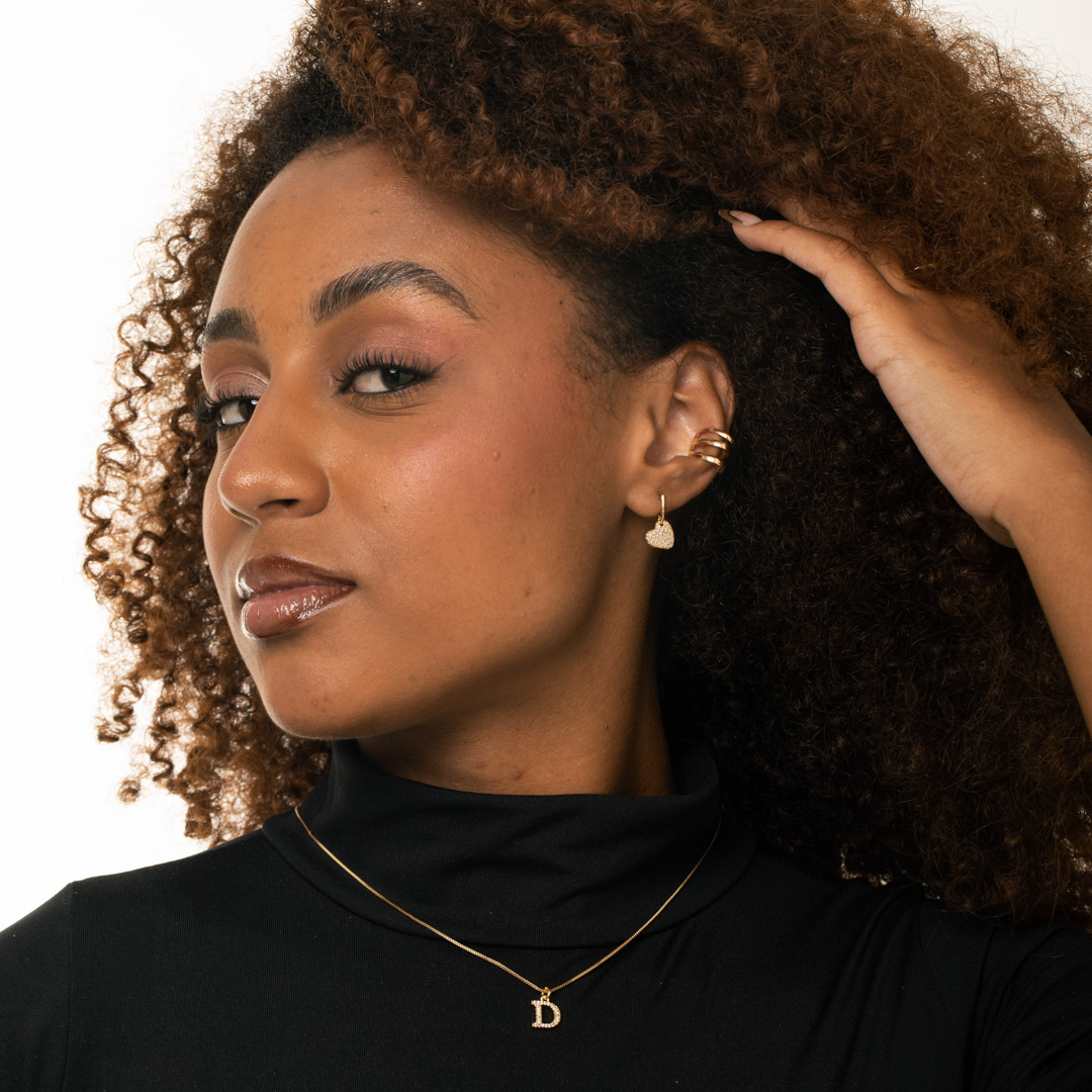 BRINCO CORAÇÃO PENDURADO COM MICRO ZIRCÔNIA CRISTAL- BANHADO A OURO 18K